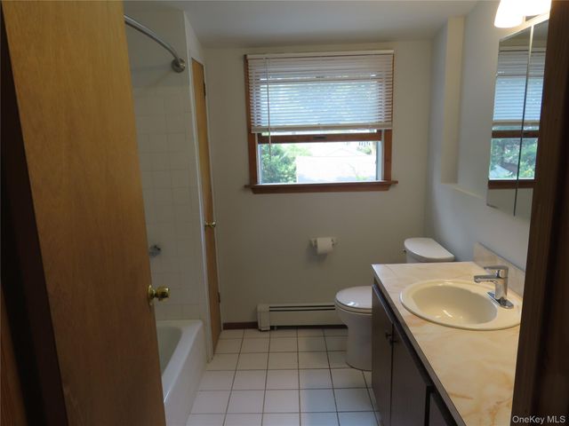 120 Cerny Place, West Islip, NY 11795