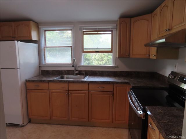 120 Cerny Place, West Islip, NY 11795