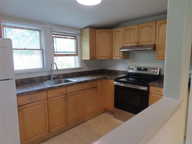 120 Cerny Place, West Islip, NY 11795