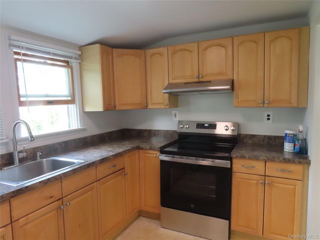 120 Cerny Place, West Islip, NY 11795