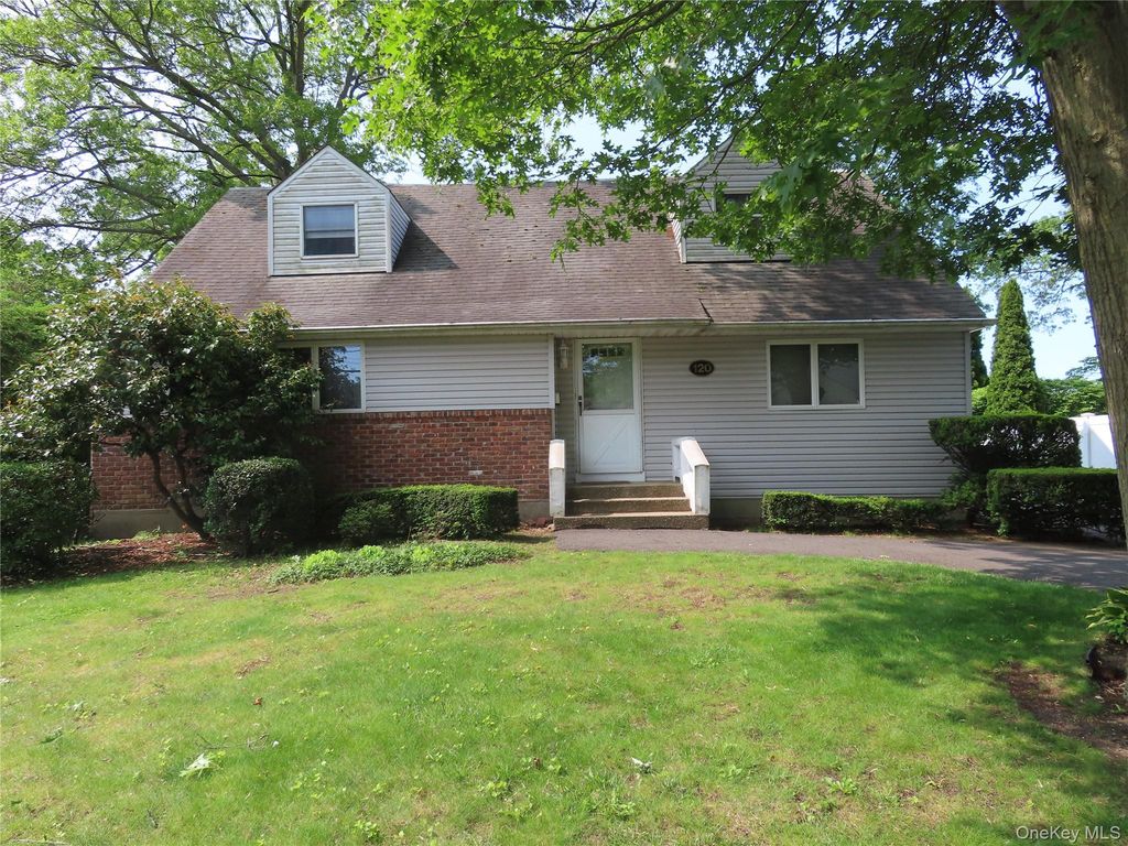 120 Cerny Place, West Islip, NY 11795