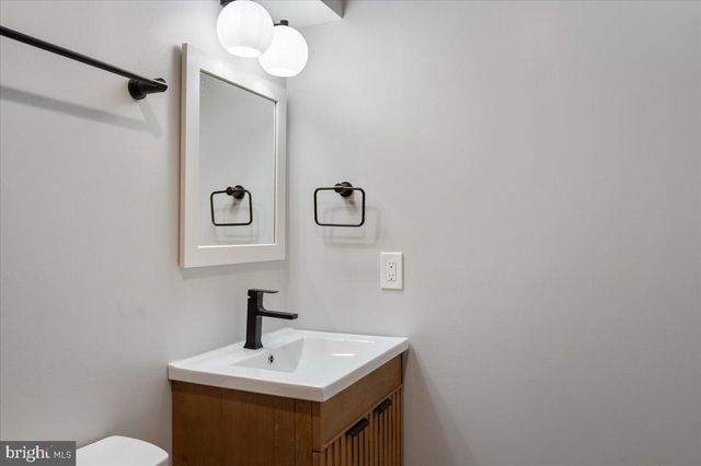 4122 FERRY LANDING RD, Alexandria, VA 22309