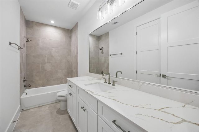 1520 W 21st St A, Houston, TX 77008