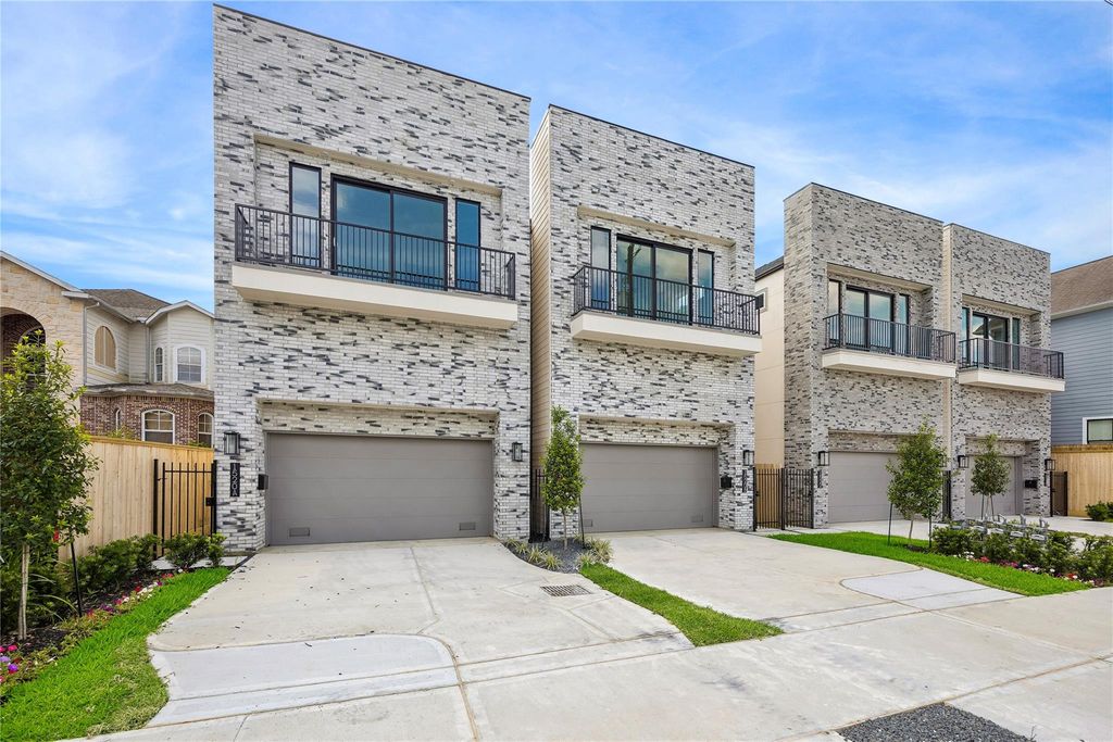 1520 W 21st St A, Houston, TX 77008