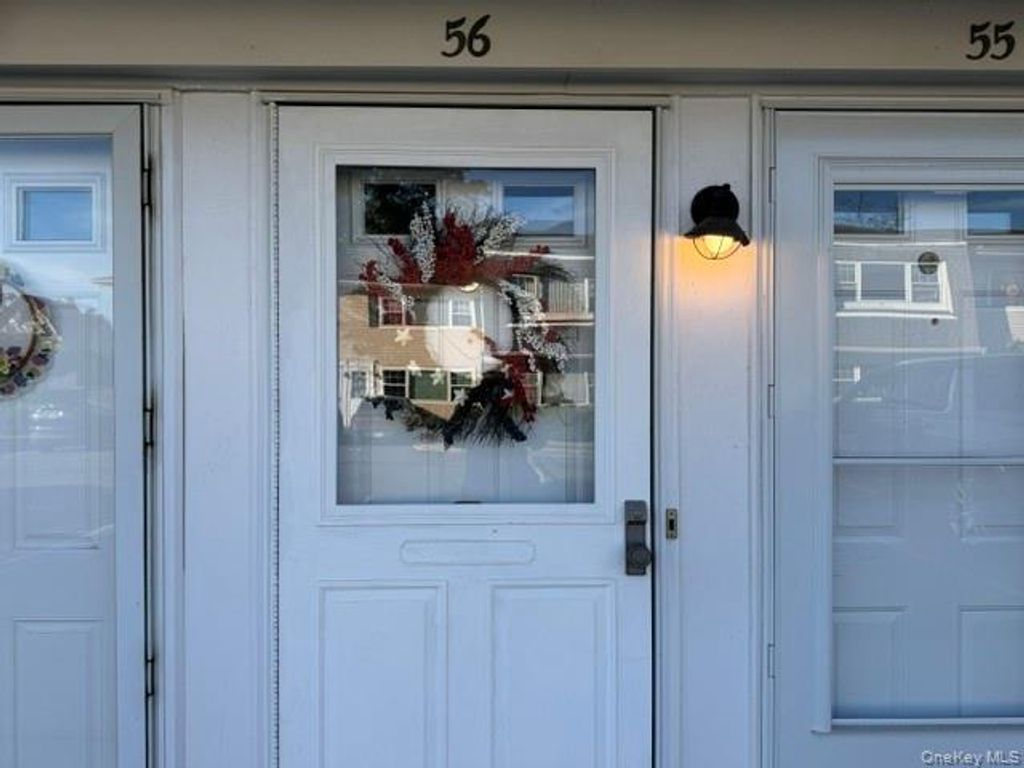 1 Atlantic Avenue 56, Farmingdale, NY 11735