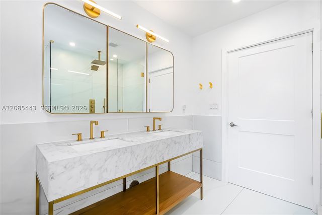 719 W 51st St, Miami Beach, FL 33140