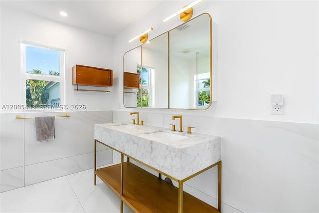 719 W 51st St, Miami Beach, FL 33140