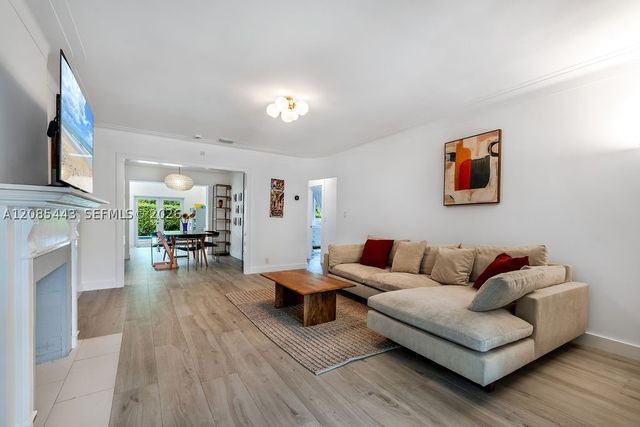 719 W 51st St, Miami Beach, FL 33140