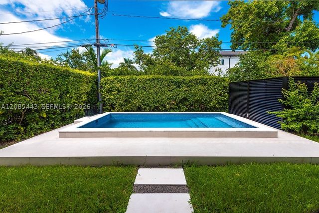 719 W 51st St, Miami Beach, FL 33140