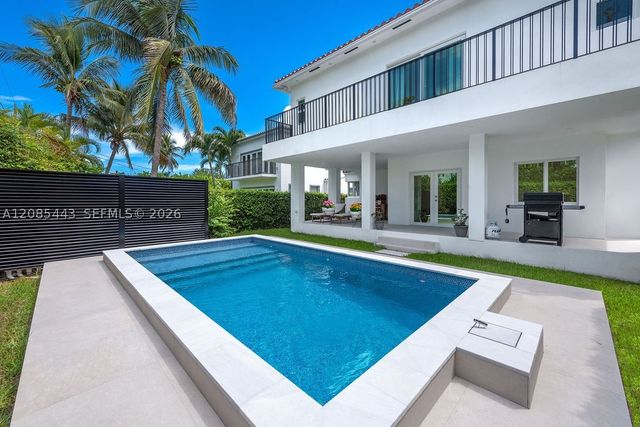 719 W 51st St, Miami Beach, FL 33140
