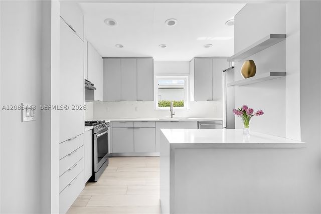 719 W 51st St, Miami Beach, FL 33140