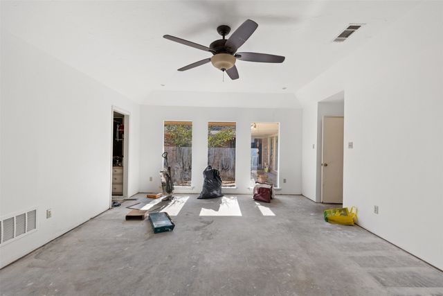 320 S Irving Heights Drive, Irving, TX 75060