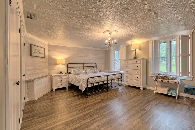 233 St Ives Drive, Hempfield Twp, PA 15601