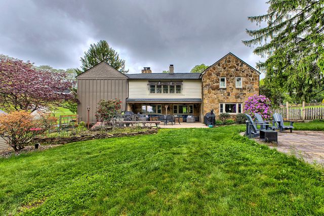 233 St Ives Drive, Hempfield Twp, PA 15601