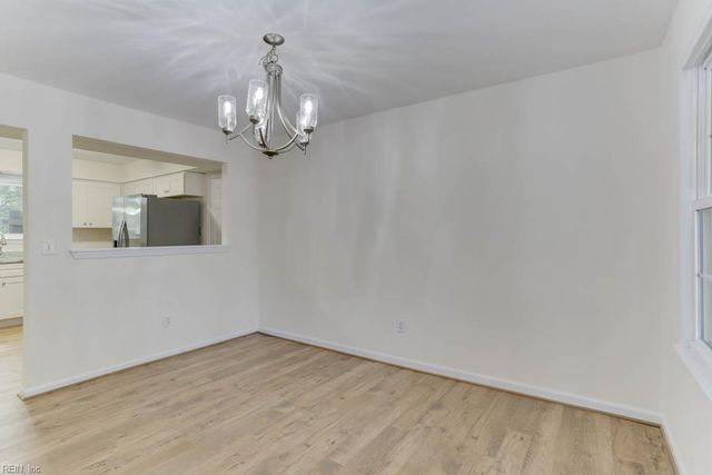 37 Crutchfield DR, Newport News, VA 23602