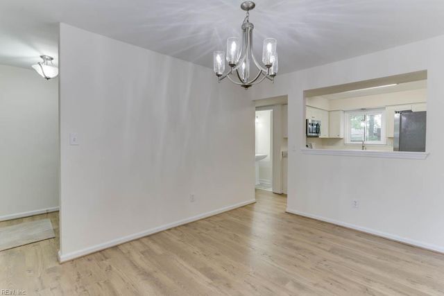 37 Crutchfield DR, Newport News, VA 23602