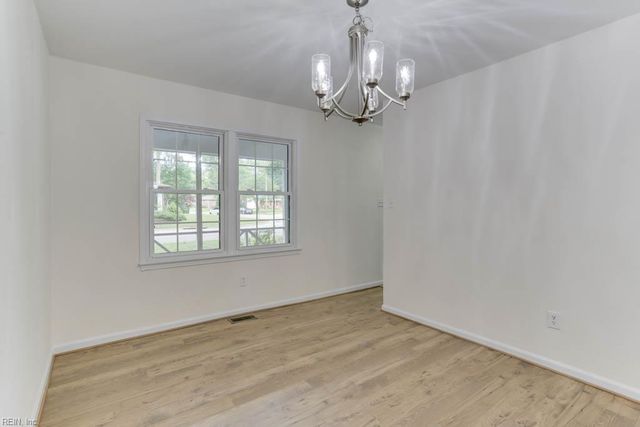 37 Crutchfield DR, Newport News, VA 23602