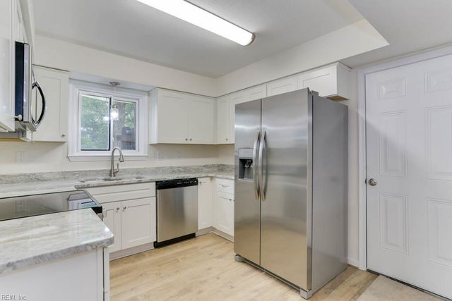 37 Crutchfield DR, Newport News, VA 23602