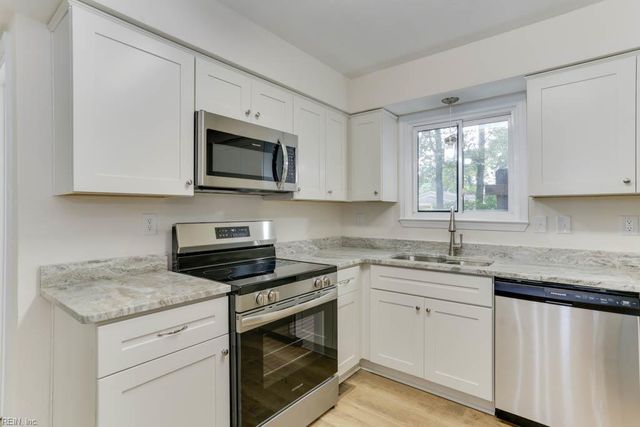 37 Crutchfield DR, Newport News, VA 23602