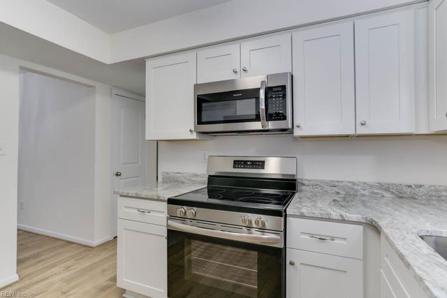 37 Crutchfield DR, Newport News, VA 23602