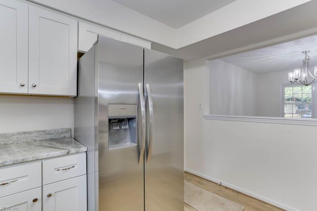 37 Crutchfield DR, Newport News, VA 23602