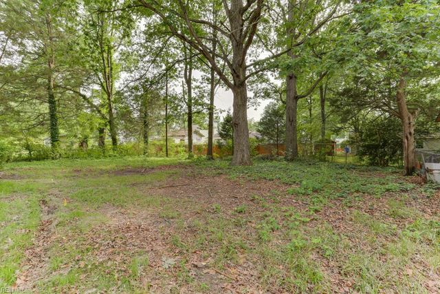 37 Crutchfield DR, Newport News, VA 23602