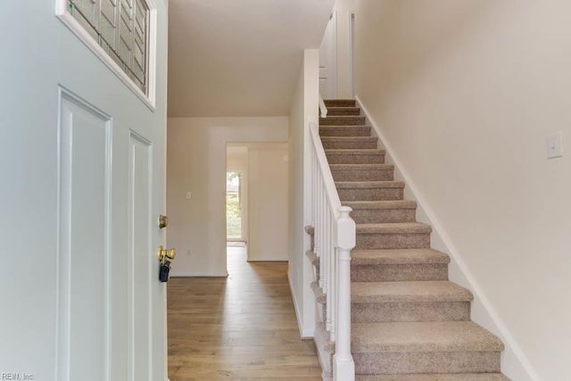 37 Crutchfield DR, Newport News, VA 23602