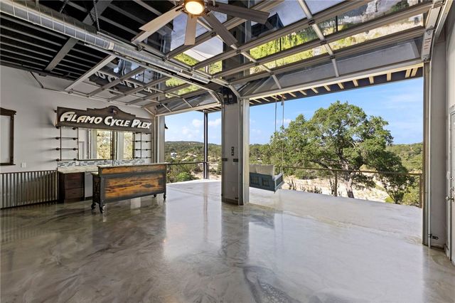 1016 Blue Bill Cove, Lakehills, TX 78063