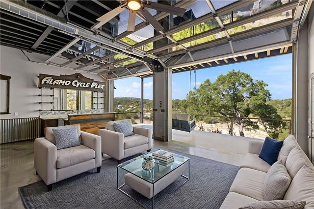 1016 Blue Bill Cove, Lakehills, TX 78063