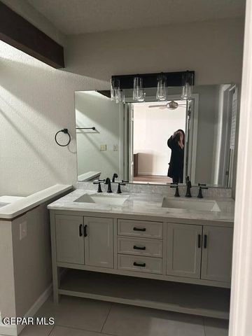 5205 VALLEY SPRING Way, El Paso, TX 79932