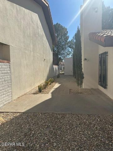 5205 VALLEY SPRING Way, El Paso, TX 79932