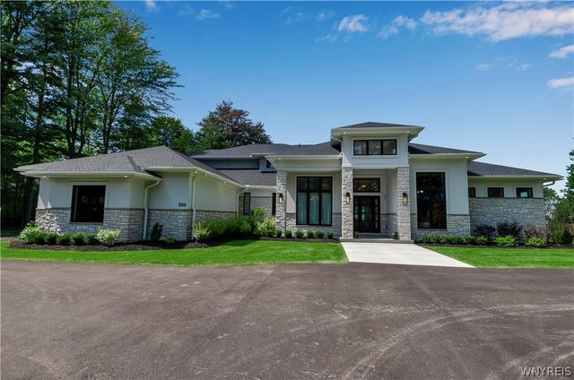 4505 Boncrest West, Clarence, NY 14031