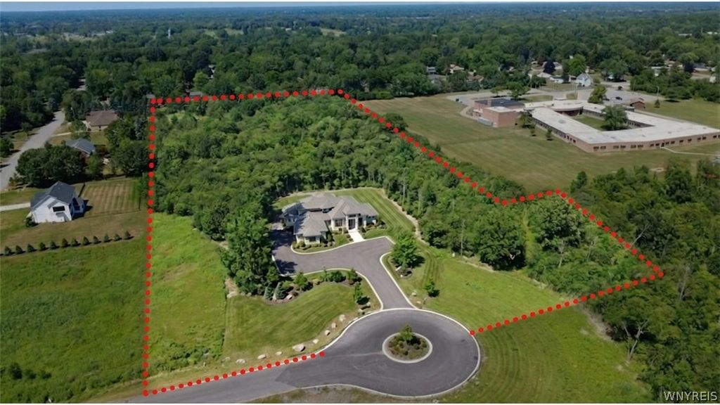 4505 Boncrest West, Clarence, NY 14031