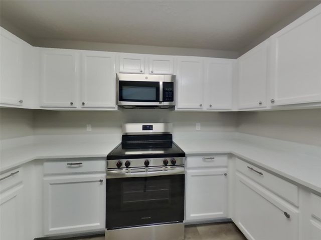 423 Lazy Lane, Montgomery, TX 77356