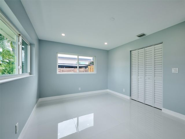 440 NW 37th Street, Oakland Park, FL 33309