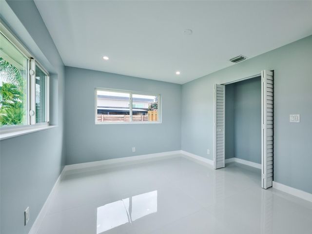 440 NW 37th Street, Oakland Park, FL 33309