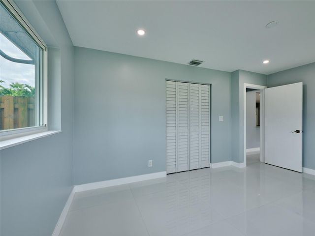 440 NW 37th Street, Oakland Park, FL 33309