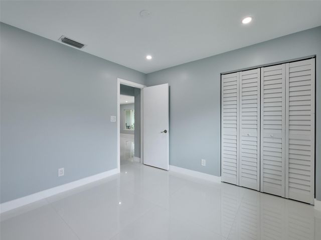 440 NW 37th Street, Oakland Park, FL 33309