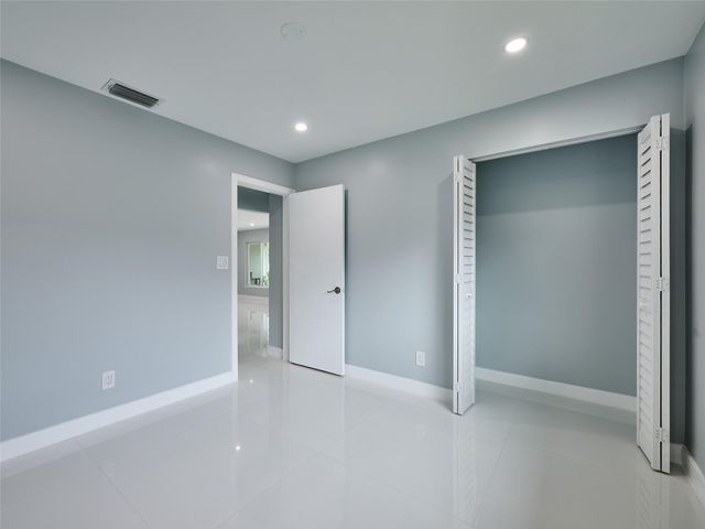 440 NW 37th Street, Oakland Park, FL 33309