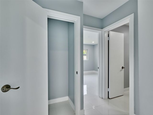 440 NW 37th Street, Oakland Park, FL 33309