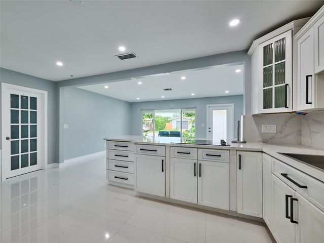 440 NW 37th Street, Oakland Park, FL 33309