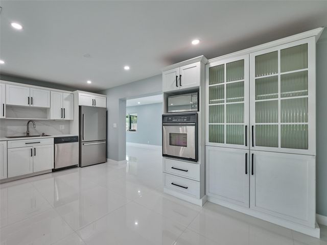 440 NW 37th Street, Oakland Park, FL 33309