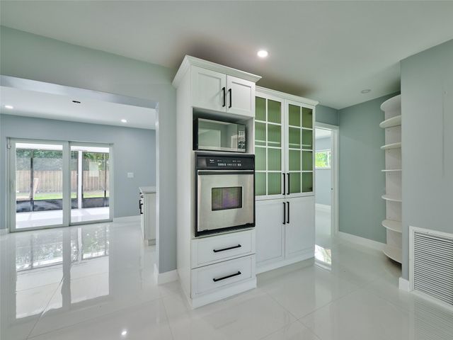 440 NW 37th Street, Oakland Park, FL 33309