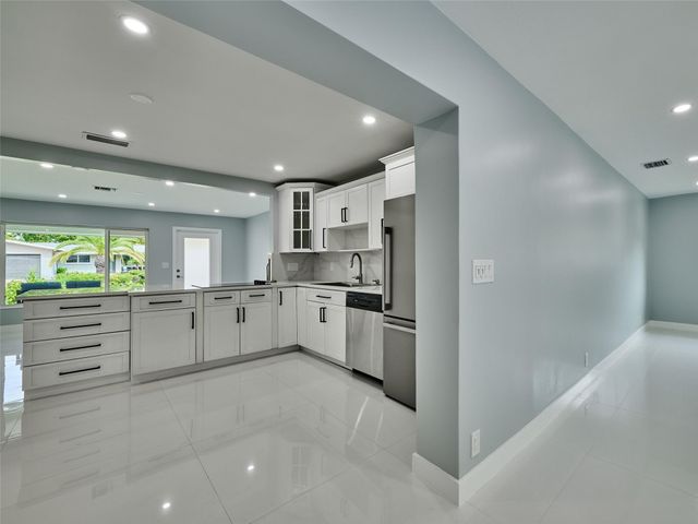 440 NW 37th Street, Oakland Park, FL 33309