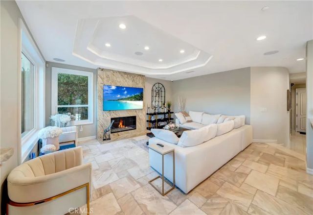 19225 Briarfield Way, Tarzana, CA 91356