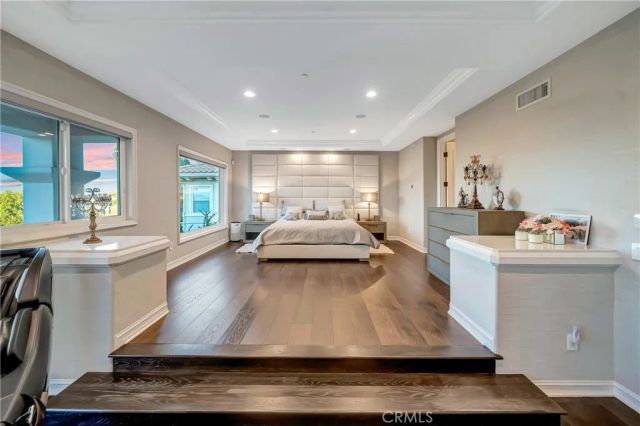 19225 Briarfield Way, Tarzana, CA 91356
