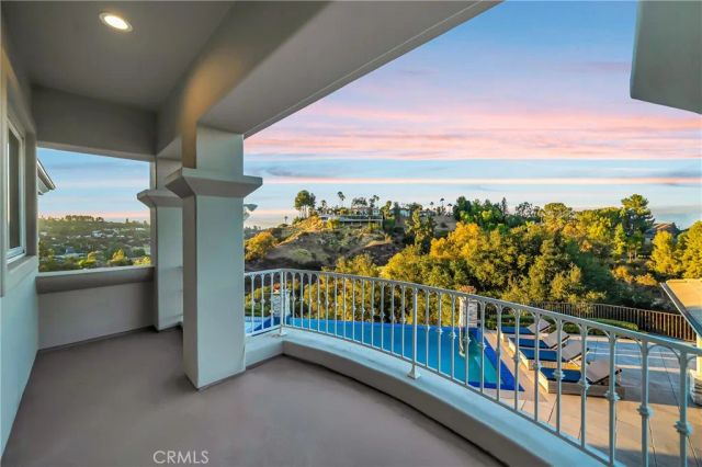 19225 Briarfield Way, Tarzana, CA 91356