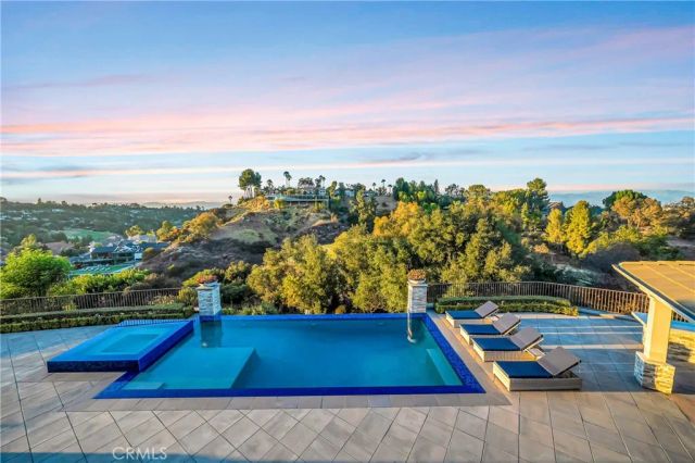 19225 Briarfield Way, Tarzana, CA 91356