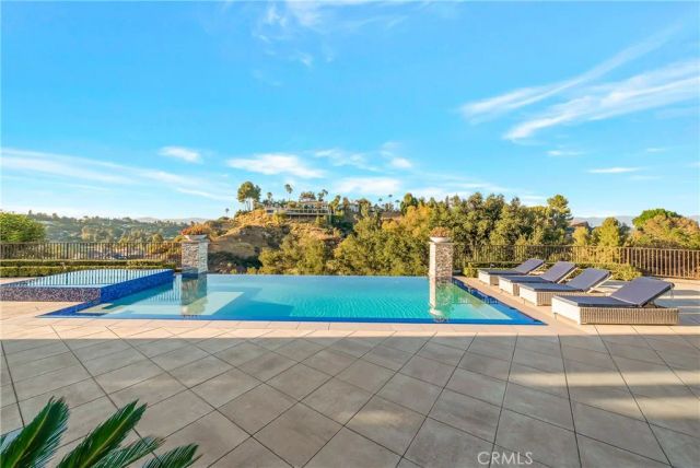 19225 Briarfield Way, Tarzana, CA 91356