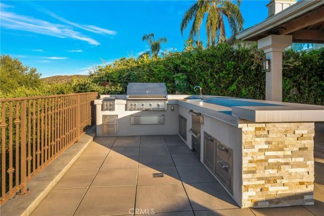 19225 Briarfield Way, Tarzana, CA 91356